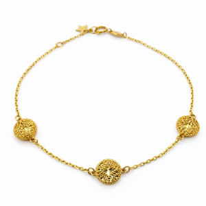 Pulsera con 3 Esferas Caladas y Estrella en Cierre Oro Amarillo 18K